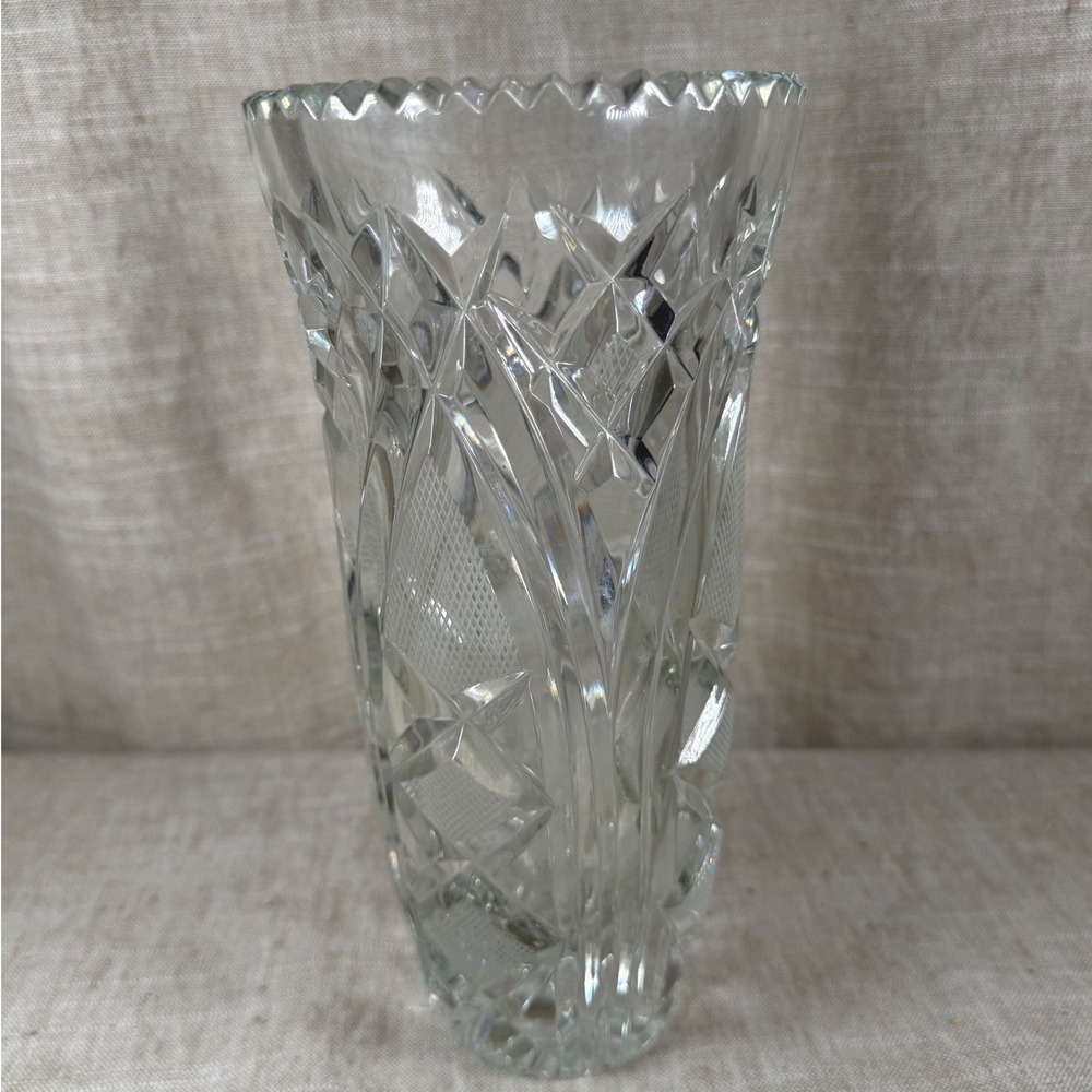 Vintage Crystal Glass Vase Good Deep Cut Diamond Pattern Scalloped Rim 10 inch